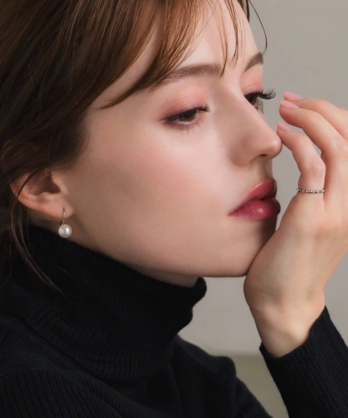 muku(ムク)の「PIERCE/CURVE PEARL(ピアス(両耳用)・レディース・シルバー/ゴールド・FREE)」の15枚目の写真