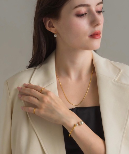 muku(ムク)の「PIERCE/CURVE PEARL(ピアス(両耳用)・レディース・シルバー/ゴールド・FREE)」の19枚目の写真