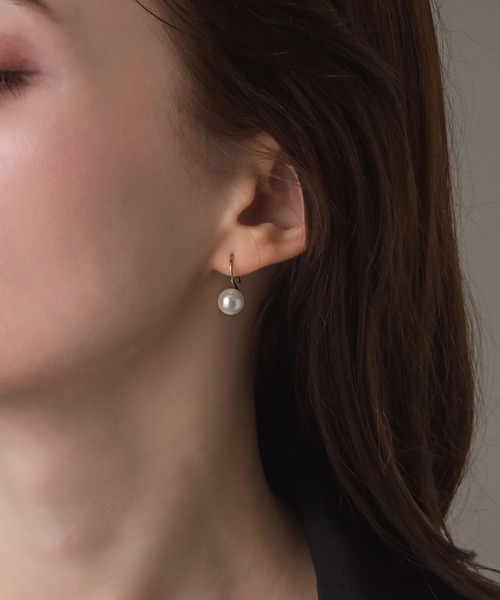 muku(ムク)の「PIERCE/CURVE PEARL(ピアス(両耳用)・レディース・シルバー/ゴールド・FREE)」の20枚目の写真
