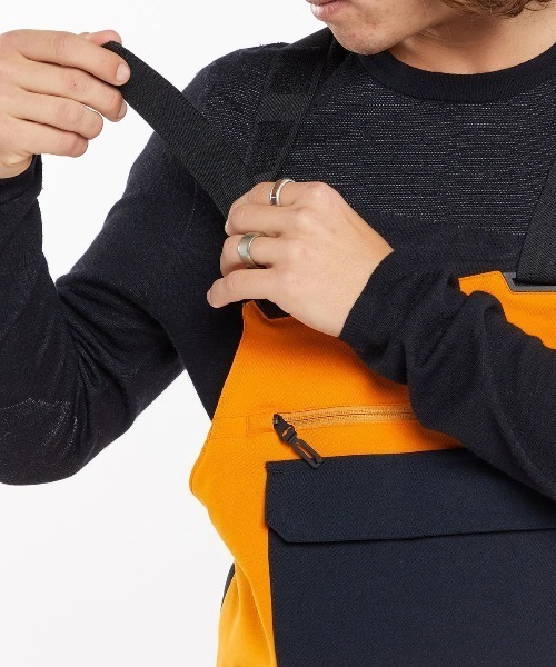 VOLCOM（ボルコム）の「【VOLCOM/ボルコム】 Mens Roan Bib Overalls /スキースノーボードビブパンツ（その他パンツ・メンズ・ゴールド/ブラック・MEDIUM/LARGE/X-LARGE）」の12枚目の写真