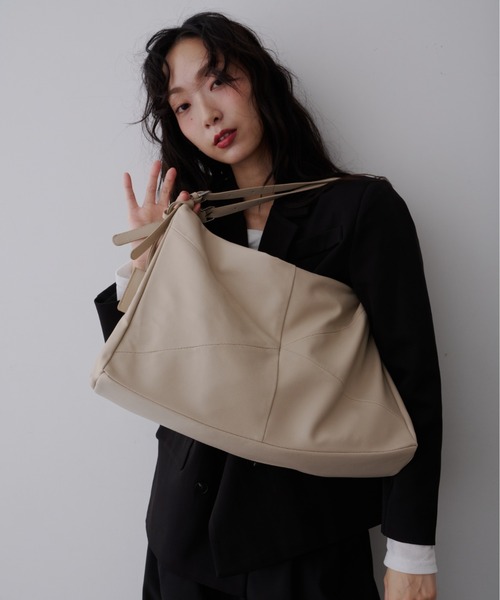 NUJOH(ヌゾ)の「Medium Slouch Tote Bag / ミディアム スラウチ トートバッグ(トートバッグ・レディース・ブラック/アイボリー/チャコールグレー・FREE)」の2枚目の写真