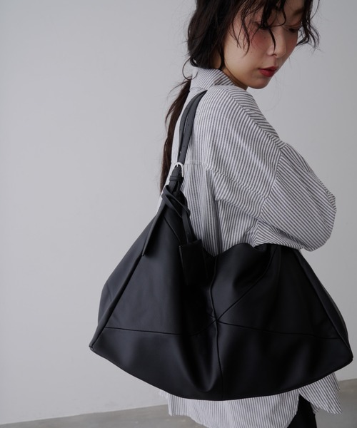 NUJOH(ヌゾ)の「Medium Slouch Tote Bag / ミディアム スラウチ トートバッグ(トートバッグ・レディース・ブラック/アイボリー/チャコールグレー・FREE)」の5枚目の写真