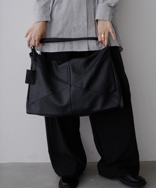 NUJOH(ヌゾ)の「Medium Slouch Tote Bag / ミディアム スラウチ トートバッグ(トートバッグ・レディース・ブラック/アイボリー/チャコールグレー・FREE)」の9枚目の写真