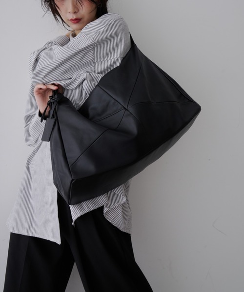 NUJOH(ヌゾ)の「Medium Slouch Tote Bag / ミディアム スラウチ トートバッグ(トートバッグ・レディース・ブラック/アイボリー/チャコールグレー・FREE)」の11枚目の写真