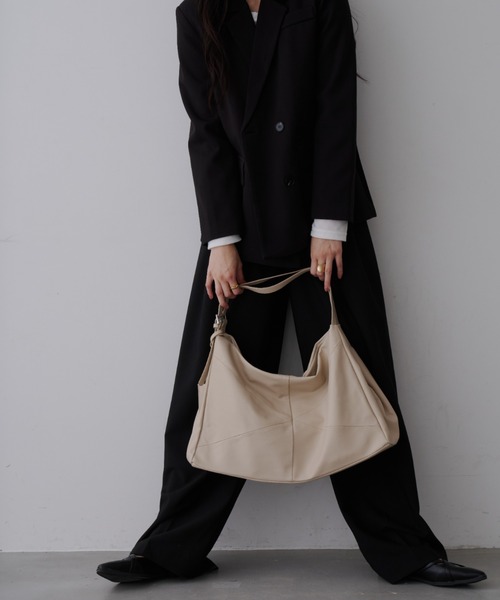 NUJOH(ヌゾ)の「Medium Slouch Tote Bag / ミディアム スラウチ トートバッグ(トートバッグ・レディース・ブラック/アイボリー/チャコールグレー・FREE)」の14枚目の写真