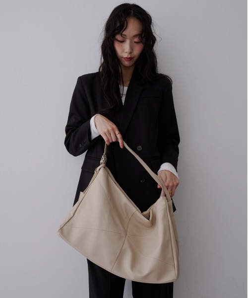 NUJOH(ヌゾ)の「Medium Slouch Tote Bag / ミディアム スラウチ トートバッグ(トートバッグ・レディース・ブラック/アイボリー/チャコールグレー・FREE)」の15枚目の写真