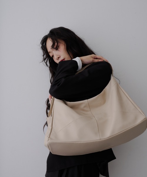 NUJOH(ヌゾ)の「Medium Slouch Tote Bag / ミディアム スラウチ トートバッグ(トートバッグ・レディース・ブラック/アイボリー/チャコールグレー・FREE)」の16枚目の写真