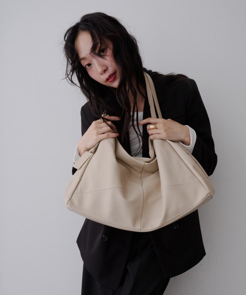 NUJOH(ヌゾ)の「Medium Slouch Tote Bag / ミディアム スラウチ トートバッグ(トートバッグ・レディース・ブラック/アイボリー/チャコールグレー・FREE)」の21枚目の写真