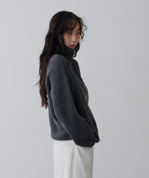 NUJOH(ヌゾ)の「Half-Zip Ribbed Knit Pullover /ハーフジップリブ ニット プルオーバー(ニット/セーター・レディース・ブラウン/ベージュ/チャコールグレー・FREE)」の6枚目の写真