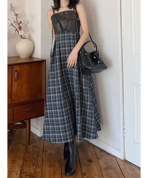 フェイクレザービスチェドッキングキャミワンピース（ワンピース