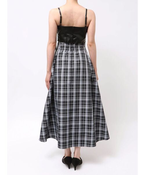 MERCURYDUO(マーキュリーデュオ)の「フェイクレザービスチェドッキングキャミワンピース(ワンピース・レディース・ブラック/ブラウン/グリーン/チャコールグレー/アイボリー・SMALL/MEDIUM)」の6枚目の写真