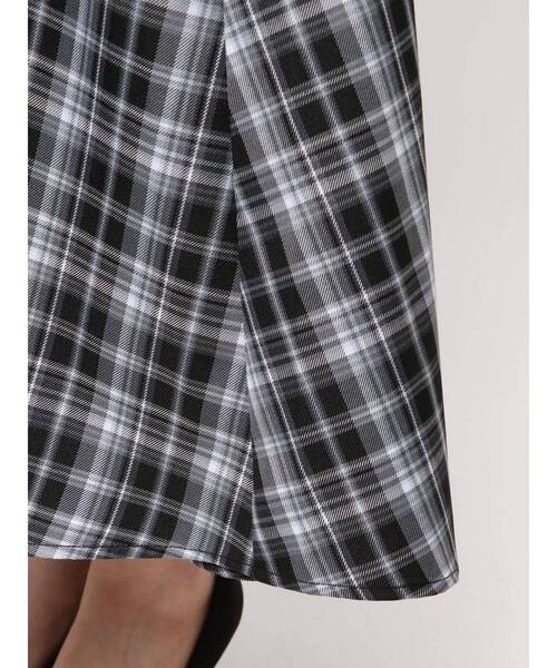 MERCURYDUO(マーキュリーデュオ)の「フェイクレザービスチェドッキングキャミワンピース(ワンピース・レディース・ブラック/ブラウン/グリーン/チャコールグレー/アイボリー・SMALL/MEDIUM)」の9枚目の写真