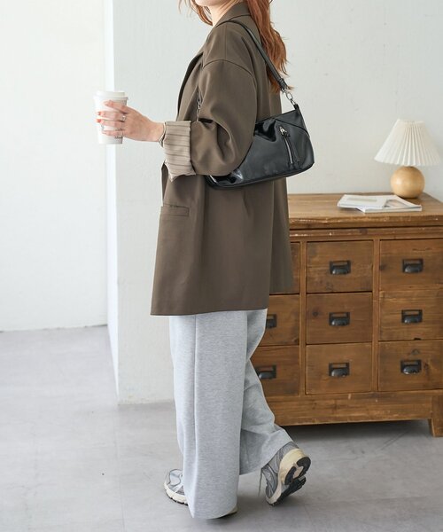 DISCOAT(ディスコート)の「ジップ使いショルダーバッグ(ショルダーバッグ・レディース・ボルドー/ブラック/キャメル・FREE)」の7枚目の写真