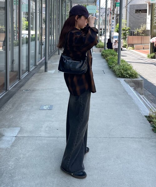 DISCOAT(ディスコート)の「ジップ使いショルダーバッグ(ショルダーバッグ・レディース・ボルドー/ブラック/キャメル・FREE)」の10枚目の写真