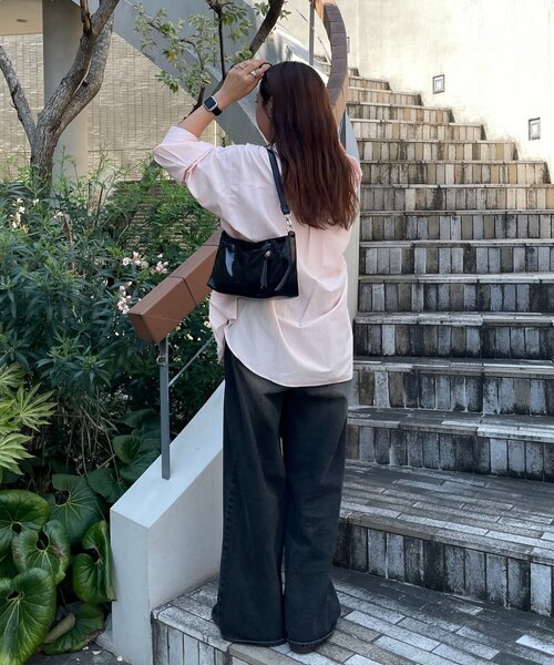 DISCOAT(ディスコート)の「ジップ使いショルダーバッグ(ショルダーバッグ・レディース・ボルドー/ブラック/キャメル・FREE)」の11枚目の写真