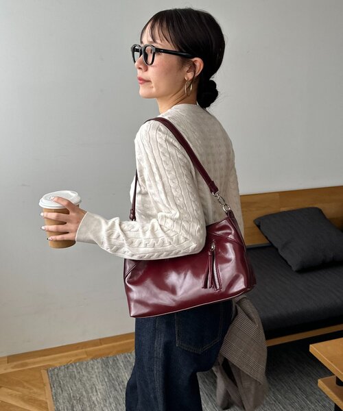 DISCOAT(ディスコート)の「ジップ使いショルダーバッグ(ショルダーバッグ・レディース・ボルドー/ブラック/キャメル・FREE)」の13枚目の写真