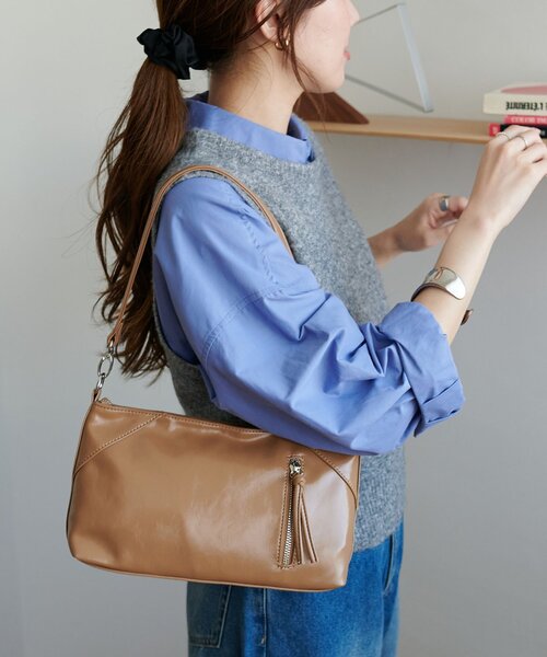 DISCOAT(ディスコート)の「ジップ使いショルダーバッグ(ショルダーバッグ・レディース・ボルドー/ブラック/キャメル・FREE)」の20枚目の写真