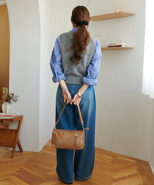 DISCOAT(ディスコート)の「ジップ使いショルダーバッグ(ショルダーバッグ・レディース・ボルドー/ブラック/キャメル・FREE)」の22枚目の写真