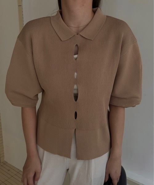 lawgy（ラウジー）の「perforated collar puff sleeve knit / パーフォレイテッドカラーパフスリーブニット（ニット/セーター・レディース・ボルドー/ベージュ/アイボリー/ミックスグレー・FREE）」の6枚目の写真