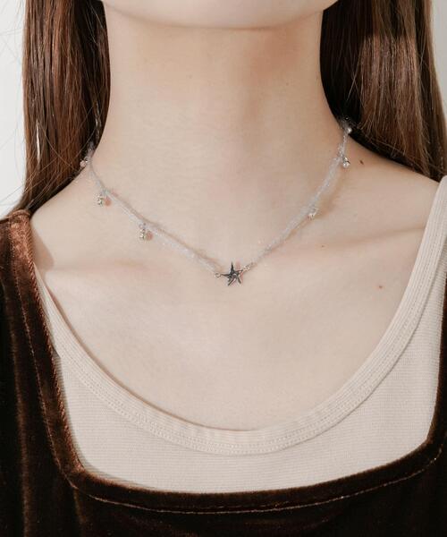 SMELLY（スメリー）の「ウールヤーンチャームコードチョーカーネックレス（ネックレス・レディース・グレー・-）」の5枚目の写真