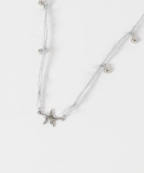 SMELLY（スメリー）の「ウールヤーンチャームコードチョーカーネックレス（ネックレス・レディース・グレー・-）」の8枚目の写真