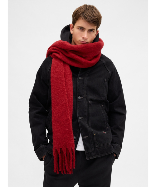 GAP(ギャップ)の「ブラッシュド フリンジ マフラー(マフラー・レディース・ネイビー/イエロー/レッド/グリーン/ピンク/アイボリー/マルチ/ブルー・ONE SIZE)」の8枚目の写真