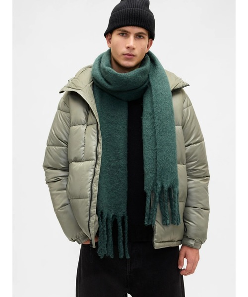 GAP(ギャップ)の「ブラッシュド フリンジ マフラー(マフラー・レディース・ネイビー/イエロー/レッド/グリーン/ピンク/アイボリー/マルチ/ブルー・ONE SIZE)」の3枚目の写真