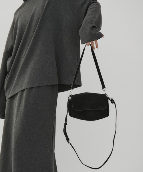 VION（ヴィオン）の「Minimal Flap Shoulder Bag /ミニマルフラップショルダーバッグ（ショルダーバッグ・レディース・ブラック/ブラウン・FREE）」の20枚目の写真