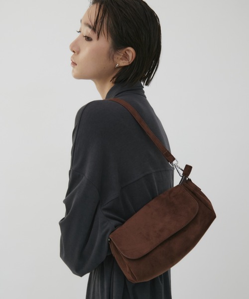 VION（ヴィオン）の「Minimal Flap Shoulder Bag /ミニマルフラップショルダーバッグ（ショルダーバッグ・レディース・ブラック/ブラウン・FREE）」の13枚目の写真