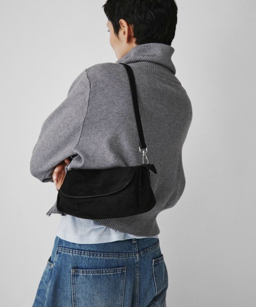 VION（ヴィオン）の「Minimal Flap Shoulder Bag /ミニマルフラップショルダーバッグ（ショルダーバッグ・レディース・ブラック/ブラウン・FREE）」の3枚目の写真