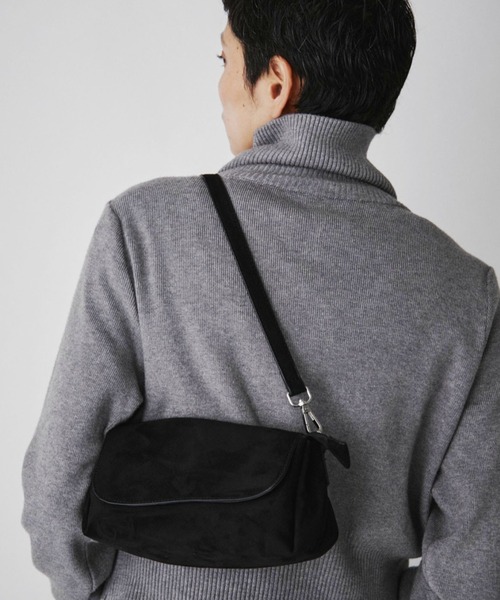 VION（ヴィオン）の「Minimal Flap Shoulder Bag /ミニマルフラップショルダーバッグ（ショルダーバッグ・レディース・ブラック/ブラウン・FREE）」の5枚目の写真