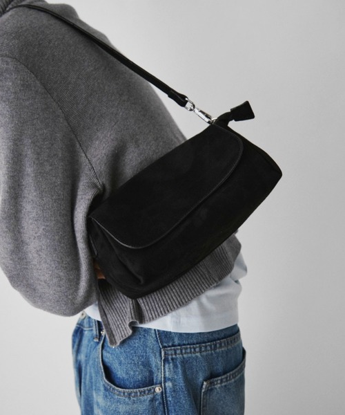 VION（ヴィオン）の「Minimal Flap Shoulder Bag /ミニマルフラップショルダーバッグ（ショルダーバッグ・レディース・ブラック/ブラウン・FREE）」の9枚目の写真