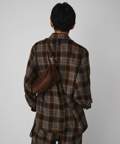VION（ヴィオン）の「Minimal Flap Shoulder Bag /ミニマルフラップショルダーバッグ（ショルダーバッグ・レディース・ブラック/ブラウン・FREE）」の11枚目の写真