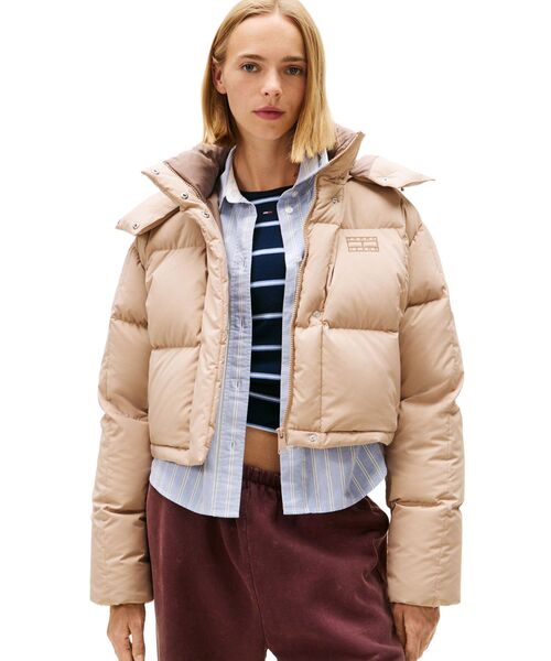 tommy jeans(トミー ジーンズ)の「アラスカグリッドクロップドダウンジャケット(ダウンジャケット/コート・レディース・ピンク/オートミール・SMALL/MEDIUM/X-SMALL)」の2枚目の写真