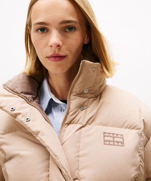 tommy jeans(トミー ジーンズ)の「アラスカグリッドクロップドダウンジャケット(ダウンジャケット/コート・レディース・ピンク/オートミール・SMALL/MEDIUM/X-SMALL)」の3枚目の写真