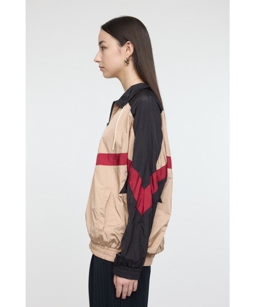 MOUSSY(マウジー)の「SWITCHING ナイロンジャケット(ナイロンジャケット・レディース・ベージュ/ネイビー・FREE)」の8枚目の写真