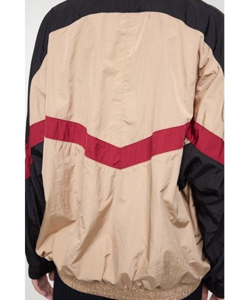 MOUSSY(マウジー)の「SWITCHING ナイロンジャケット(ナイロンジャケット・レディース・ベージュ/ネイビー・FREE)」の11枚目の写真