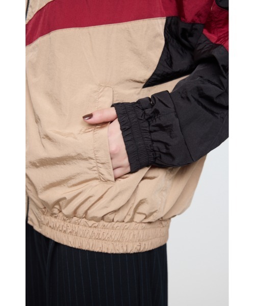 MOUSSY(マウジー)の「SWITCHING ナイロンジャケット(ナイロンジャケット・レディース・ベージュ/ネイビー・FREE)」の13枚目の写真