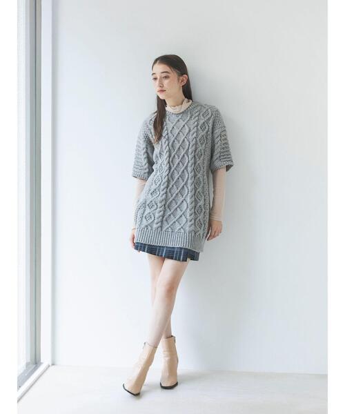 so4u（ソーフォーユー）の「ケーブル編みニットワンピース（ワンピース・レディース・グレー/モカ・F）」の2枚目の写真
