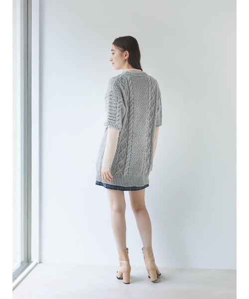 so4u（ソーフォーユー）の「ケーブル編みニットワンピース（ワンピース・レディース・グレー/モカ・F）」の4枚目の写真