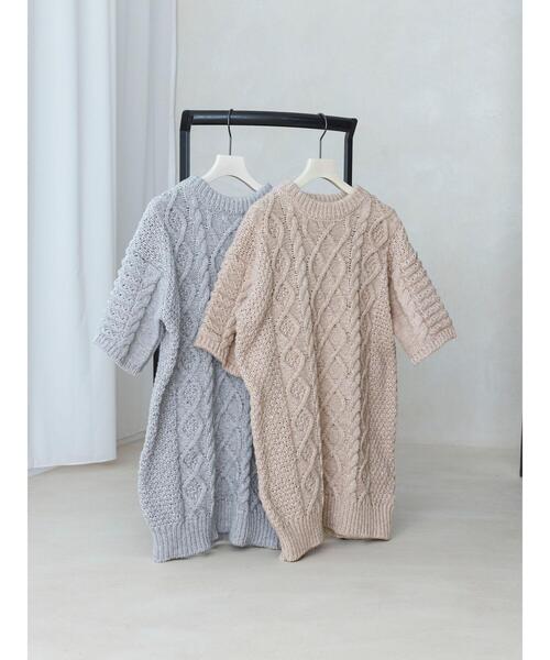 so4u（ソーフォーユー）の「ケーブル編みニットワンピース（ワンピース・レディース・グレー/モカ・F）」の8枚目の写真