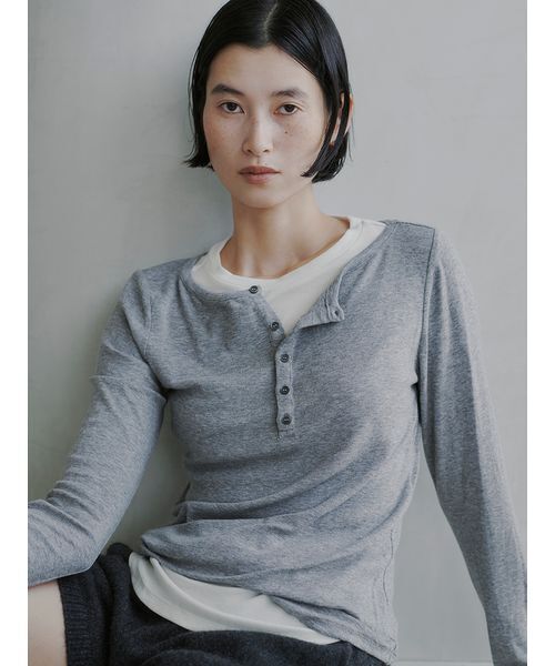 MIESROHE(ミースロエ)の「レイヤードデザインカットトップス(Tシャツ/カットソー・レディース・オレンジ/グレー/ホワイト・F)」の4枚目の写真