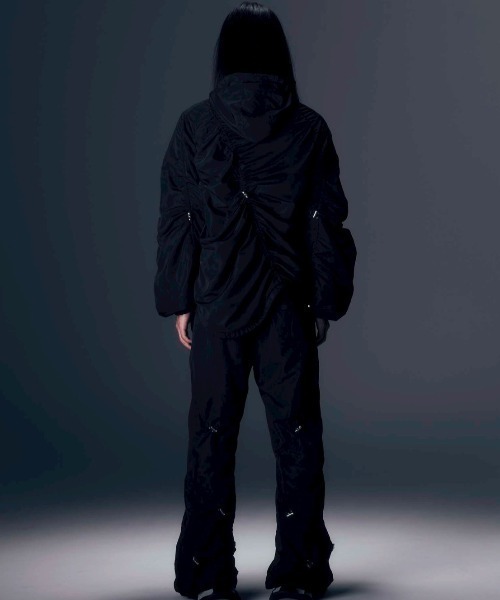 DIG YOUR OWN GRAVE(ディグユアオウングレイブ)の「【DIG YOUR OWN GRAVE】SYN-EDGE BLOUSON / 【ディグユアオウングレイブ】アシンメトリーテックブルゾン<着用動画あり>(ブルゾン・メンズ・グレー/ブラック・ONE SIZE)」の17枚目の写真