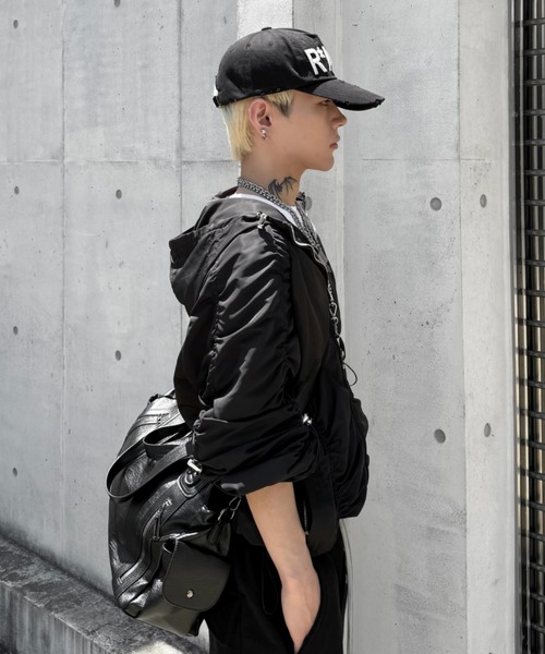 DIG YOUR OWN GRAVE（ディグユアオウングレイブ）の「【DIG YOUR OWN GRAVE】SYN-EDGE BLOUSON / 【ディグユアオウングレイブ】アシンメトリーテックブルゾン＜着用動画あり＞（ブルゾン・メンズ・グレー/ブラック・ONE SIZE）」の11枚目の写真