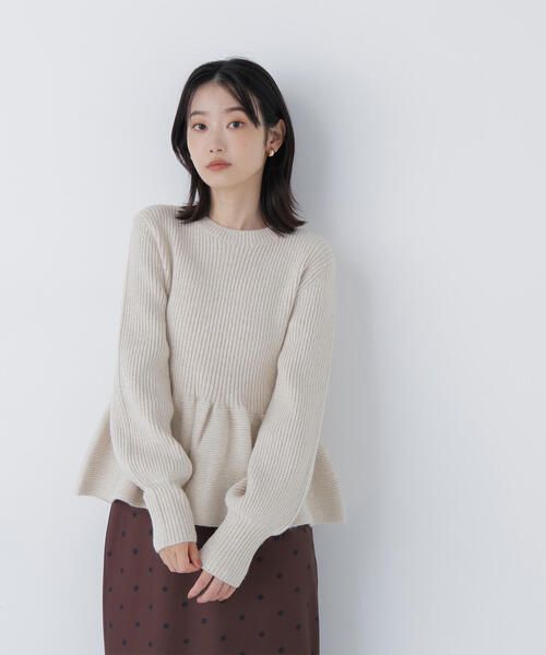 NATURAL BEAUTY BASIC（ナチュラルビューティーベーシック）の「◇フォルムペプラムニット（ニット/セーター・レディース・グレー/イエロー/ベージュ・FREE）」の3枚目の写真