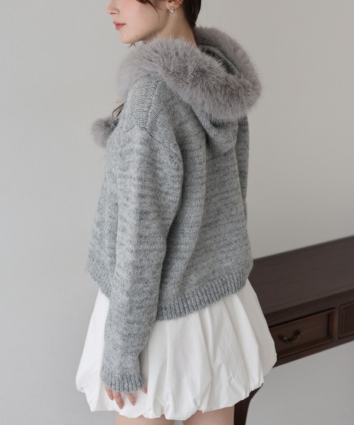 BLUEEAST(ブルーイースト)の「ポンポン付きファーフードニット(パーカー・レディース・ブラウン/ベージュ/グレー・MEDIUM)」の21枚目の写真