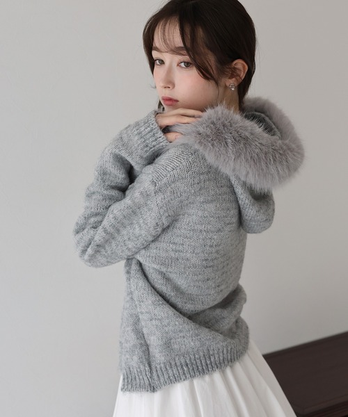 BLUEEAST(ブルーイースト)の「ポンポン付きファーフードニット(パーカー・レディース・ブラウン/ベージュ/グレー・MEDIUM)」の22枚目の写真