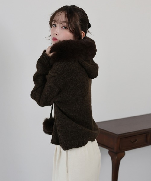 BLUEEAST(ブルーイースト)の「ポンポン付きファーフードニット(パーカー・レディース・ブラウン/ベージュ/グレー・MEDIUM)」の17枚目の写真