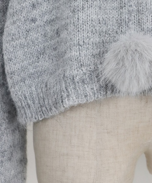 BLUEEAST(ブルーイースト)の「ポンポン付きファーフードニット(パーカー・レディース・ブラウン/ベージュ/グレー・MEDIUM)」の6枚目の写真