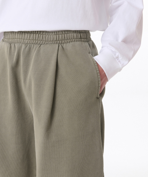 MUSINSA STANDARD（ムシンサスタンダード）の「ピグメントワンタックバミューダスウェットパンツ [カーキ]（その他パンツ・メンズ・その他・SMALL/MEDIUM/LARGE/X-LARGE/XX-LARGE/XXX-LARGE）」の4枚目の写真